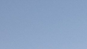 Foto del Tesla Model S Plaid en la carretera