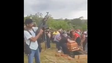 VIDEO: Funeral de Leno Vega del Cártel del Golfo, con disparos y música de banda despidieron al capo