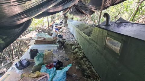 VIDEO: Hallan narcosubmarino de 82 pies de largo y capaz de transportar 2 toneladas de droga