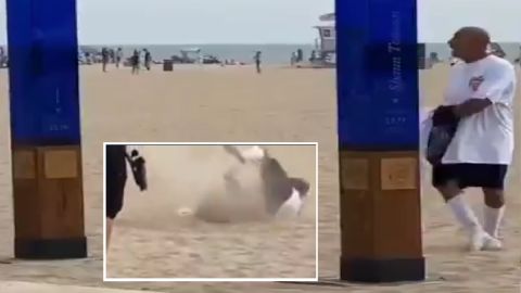 VIDEO: Momento exacto que policías abaten a hispano armado en playa