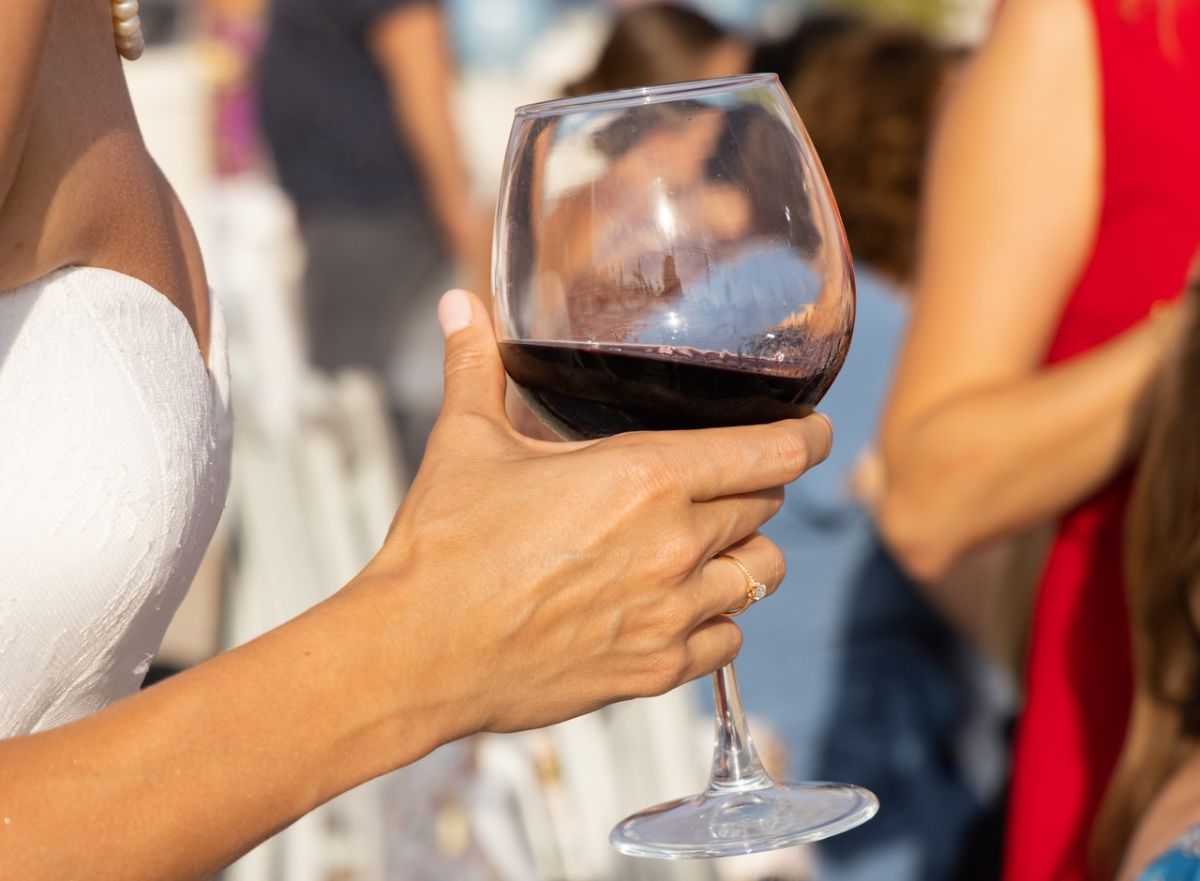 El vino sin alcohol conserva sus polifenoles, compuestos con efectos antioxidantes y antiinflamatorios.   