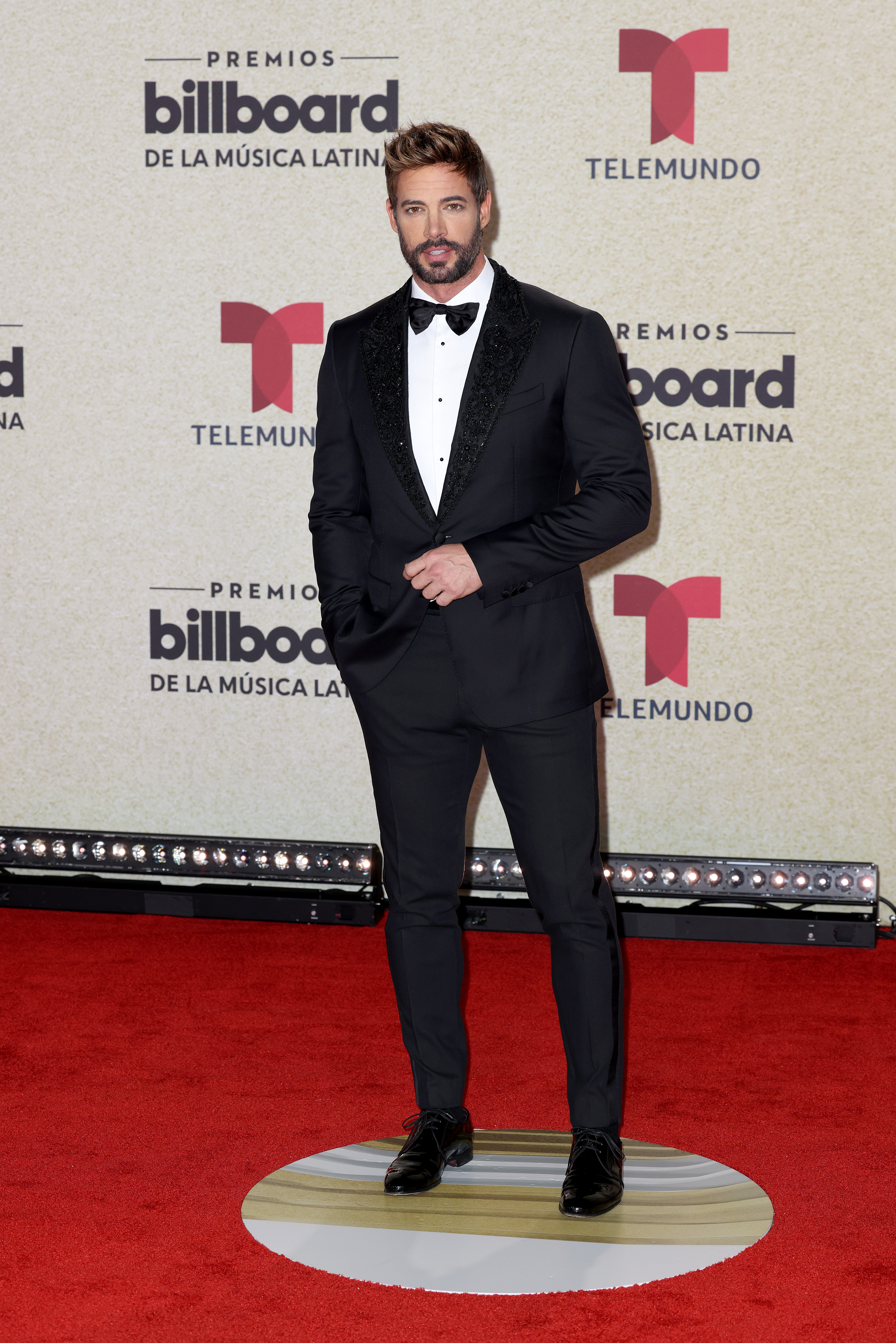 William Levy at the 2021 Billboard Awards.