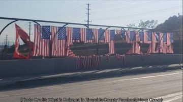 Desconocidos vandalizaron este lunes las 13 banderas en honor a los soldados caídos en Afganistán.