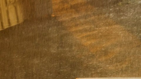 Lluvias e inundaciones repentinas golpearon fuertemente a la ciudad de Nueva York el miércoles. Hasta la fecha hay casi medio centenar de fallecidos.