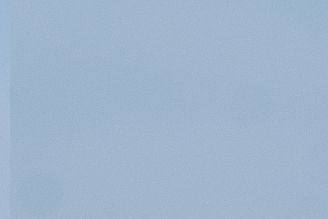 Foto de una pareja de BMW i Vision AMBY