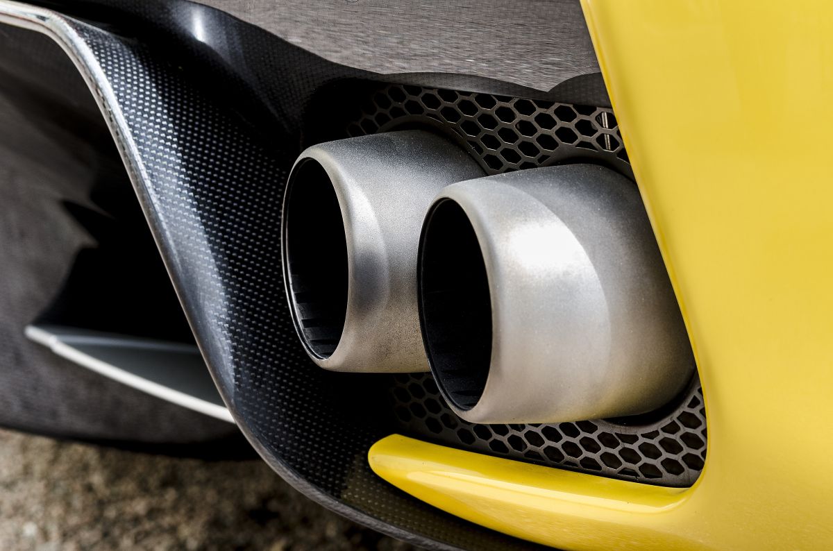 En California, la ley exige que se realicen inspecciones de smog cuando se registra o se renueva el registro de un auto.