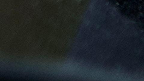 Foto del logo de Ford sobre la parrilla de una camioneta