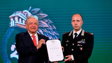 AMLO entrega al italiano Roberto Riccardi la condecoración Águila Azteca