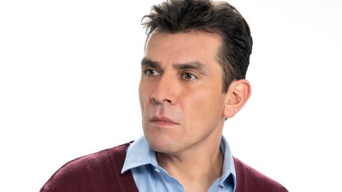 Jorge Salinas en la telenovela 'S.O.S. Me Estoy Enamorando'.