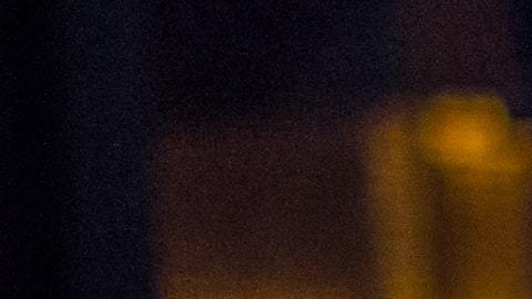 Foto de un auto de la policía con luces encendidas