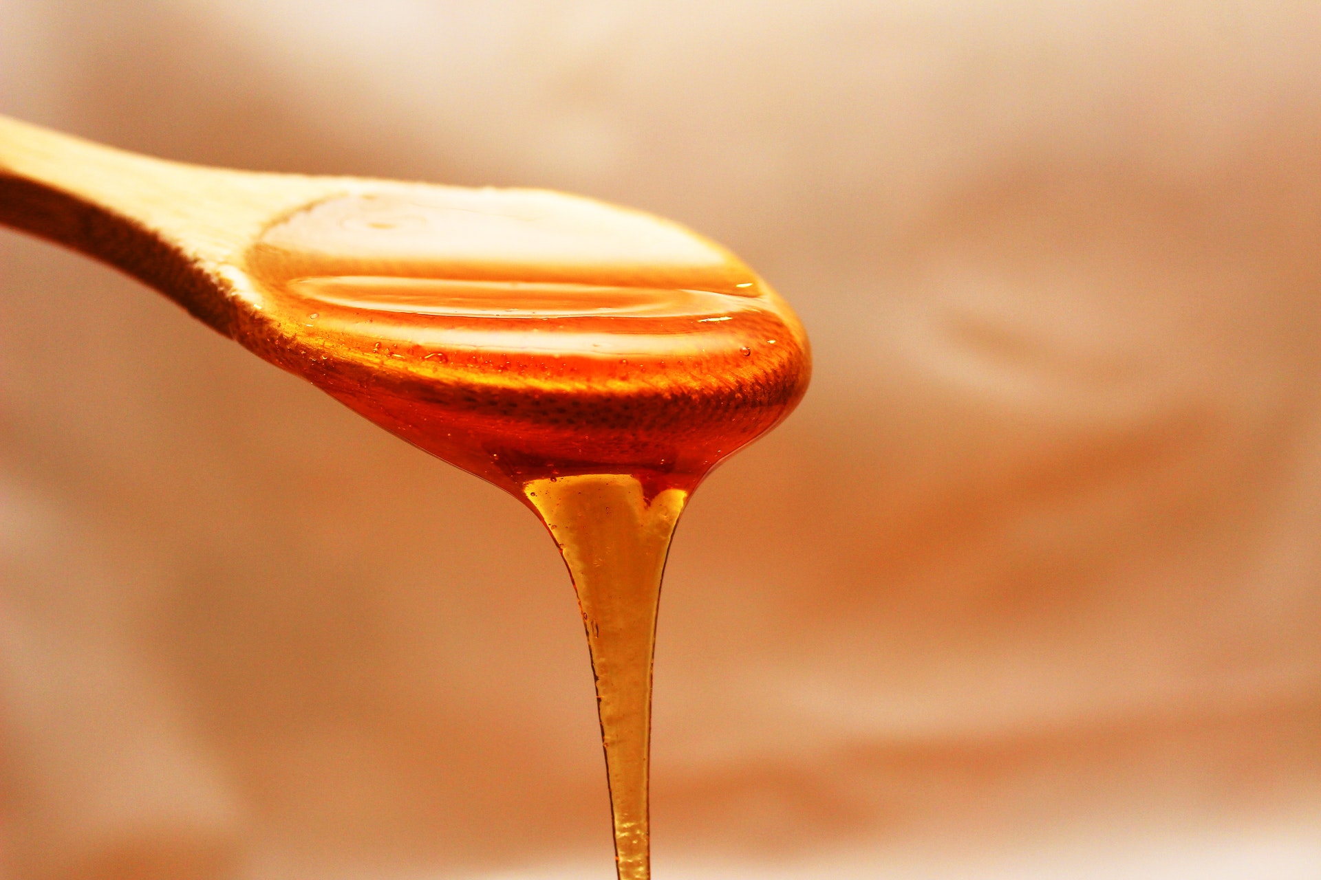Cómo usar la miel para atraer el amor - 4 pasos