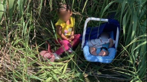 Dos hermanos fueron rescatados por los Agentes de la Patrulla Fronteriza este martes en Río Grande, Texas.
