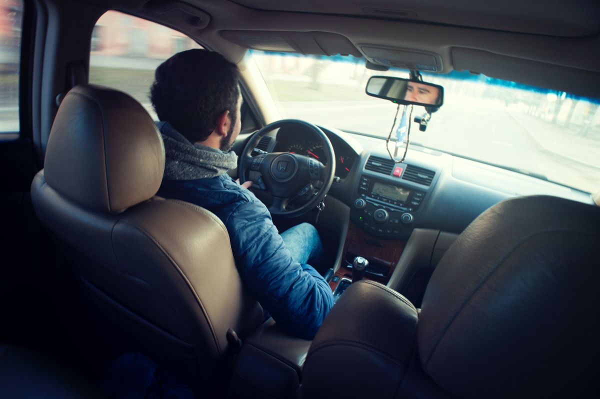 Luego que una licencia de conducir vence en Estados Unidos, existe un período de gracia para que el conductor pueda renovar sus privilegios