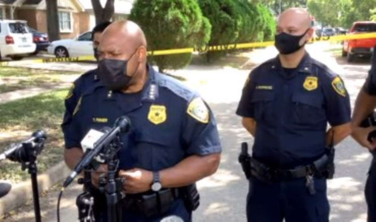 La Policía de Houston investiga. 
