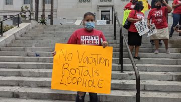 Trabajadores de la industria hotelera piden rechazar la nueva ordenanza de alquiler vacacional. / Fotos: Jacqueline García.