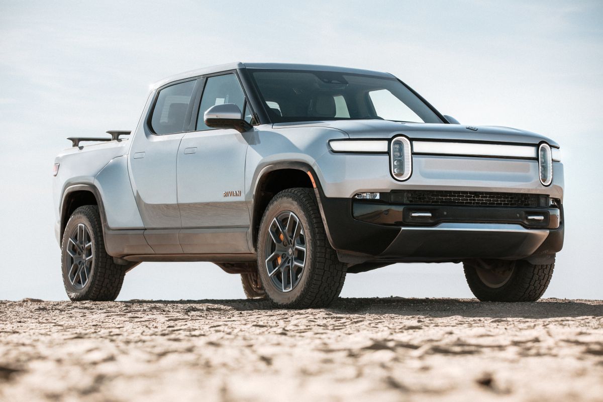 Foto frontal de la R1T de Rivian