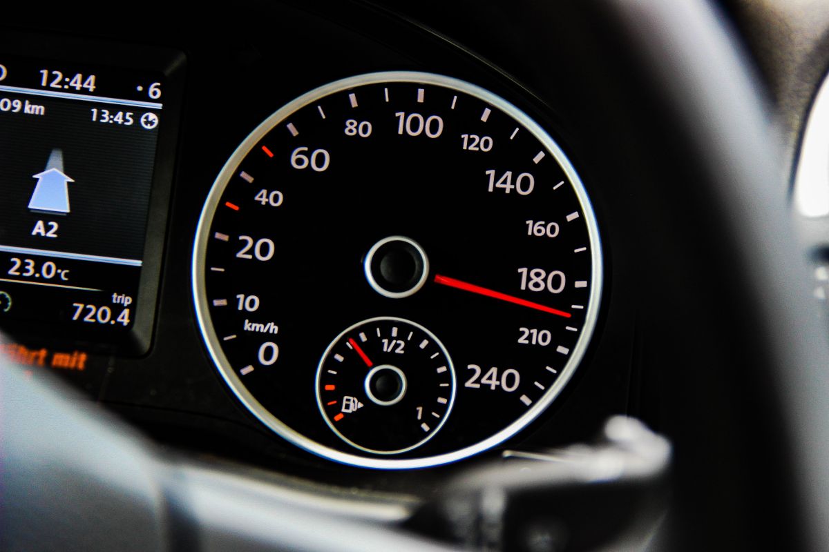 En Estados Unidos, el exceso de velocidad suele ser uno de los delitos más penados.