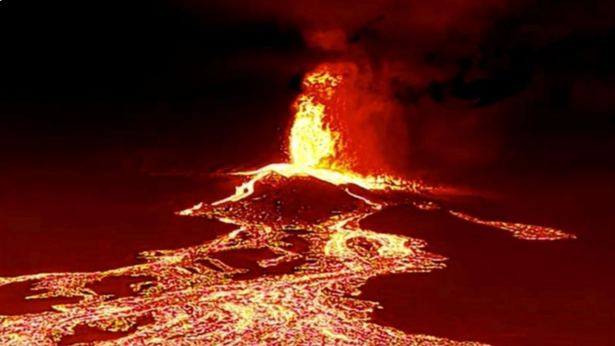 La Palma: the impressive images of the eruption of the Cumbre Vieja volcano in the Canary Islands La Palma: the impressive images of the eruption of the Cumbre Vieja volcano in the Canary Islands