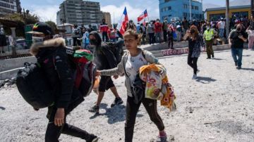 Decenas de venezolanos tuvieron que escapar de la marcha antimigrante realizada el 26 de septiembre en la ciudad de Iquique (Chile).