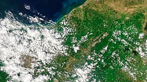 El lago de Maracaibo, en el occidente de Venezuela, ha sido símbolo de la industria petrolera y motor económico nacional y regional.