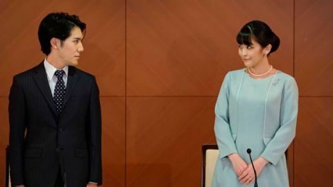 La pareja sostuvo una rueda de prensa el martes, después de la boda, en la que expresaron sus sentimientos mutuos.