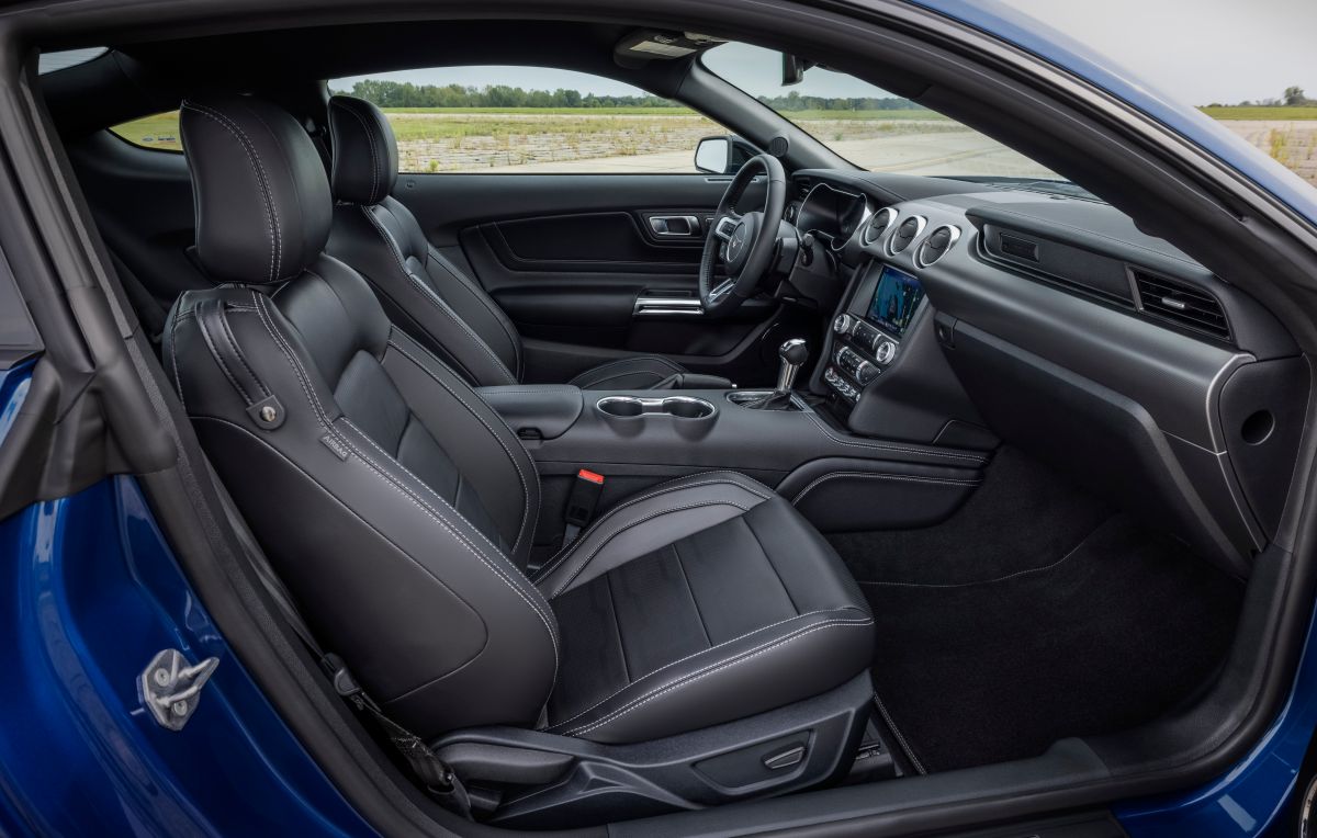 Foto interior del Ford Mustang Stealth Edition 2022