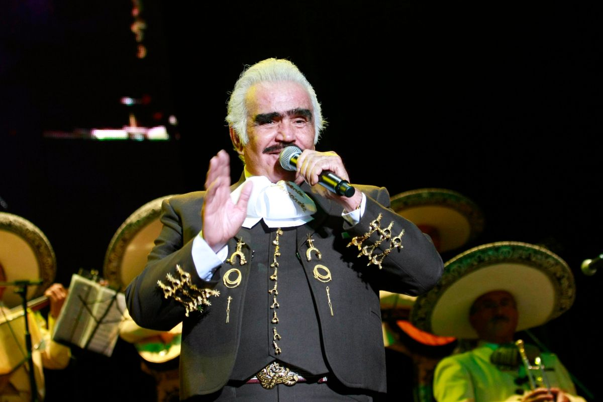 They confirm Vicente Fernández’s readmission to the hospital and he is in intensive care