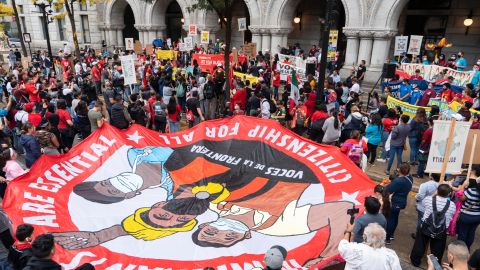 Organizaciones como Voces de la Frontera han organizado marchas para presionar a los demócratas en el Congreso.