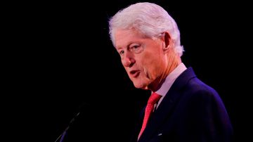 Bill Clinton está ingresado en un hospital de California a causa de una infección.