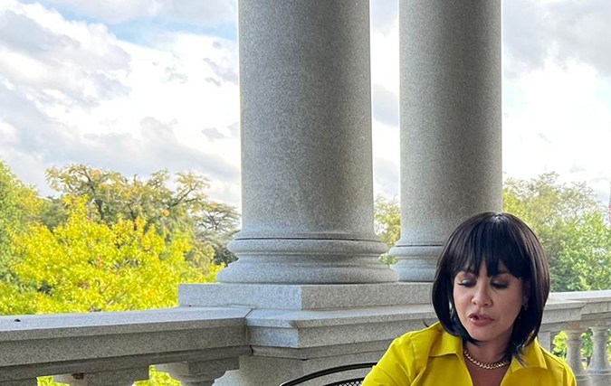 Carolina Sandoval junto a Pili Tobar, subdirectora de comunicaciones de la Casa Blanca