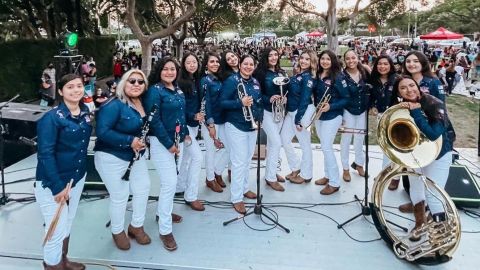 Un grupo de 14 jóvenes de Los Ángeles, hijas de inmigrantes, forman la Banda Las Angelinas. (Cortesía Paramount_posts)