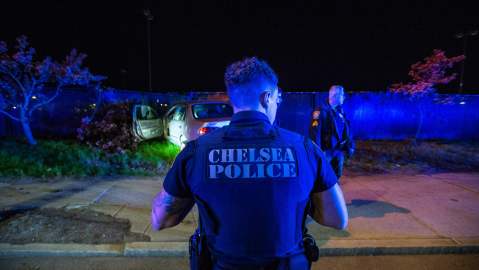 Automovilista muere cuando un pedazo de escombro que se desprendió de un camión de basura atravesó su parabrisas