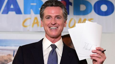 California exigirá que todos los niños en edad escolar reciban vacunas COVID-19
