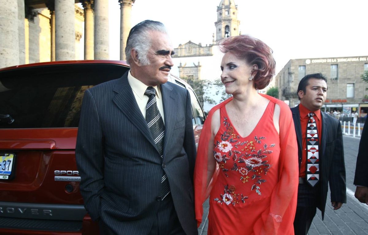 Doña Cuquita y Vicente Fernández. 