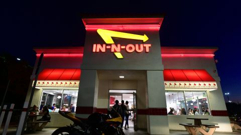 COVID: El Departamento de Salud local cerró el In-n-Out de San Francisco por desafiar el mandato de vacunación-.GettyImages-1025440974.jpg