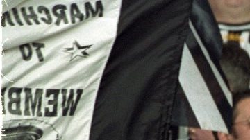 La afición celebrando en el St. James Park de Newcastle