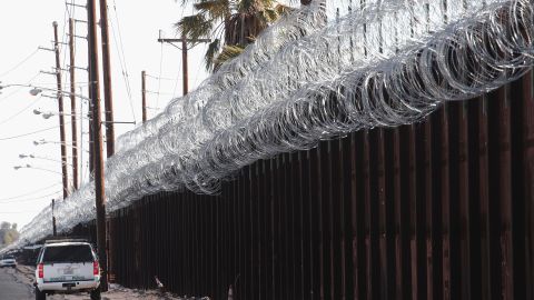 Trump desvió fondos con una orden de emergencia para construir el muro fronterizo.