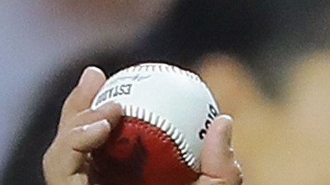 Presidente de México sufre “accidente” en campo de béisbol