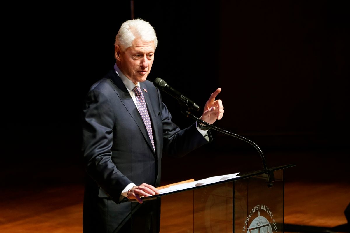 Former President Bill Clinton expects to be discharged from hospital on Sunday