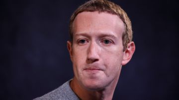 Zuckerberg, el fundador de Facebook, rechazó que la red social priorice ganancias sobre discursos de odio.