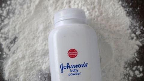 Johnson & Johnson declaró en quiebra a su proveedor de talco-GettyImages-1181903499.jpeg