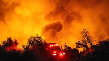 TOPSHOT - The "Cave Fire" burns a hillside near homes in Santa Barbara, California, early on November 26, 2019. - The wind-driven brush fire that started late on November 25 in Los Padres National Forest near Highway 154 in Santa Barbara County moved quickly downhill, prompting mandatory evacuations and threatening homes. (Photo by Kyle Grillot / AFP) (Photo by KYLE GRILLOT/AFP via Getty Images)