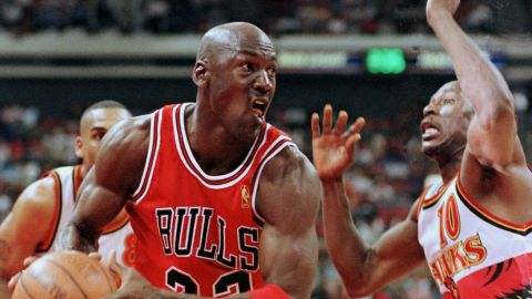 Subastan los tenis de Michael Jordan en $1.5 millones de dólares-GettyImages-11987509331.jpg