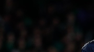 El español y el croata tienen la costumbre de ir juntos en el autobús.