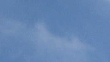 Una bomba de petróleo cerca de un vecindario en Long Beach, California.