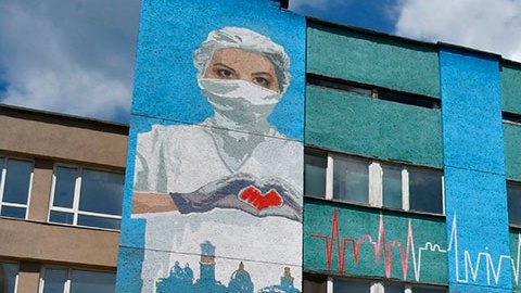 Comité de la OMS mantiene la emergencia global por la COVID-19.