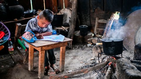 Estudio revela que casi la mitad de mexicanos vive en la pobreza