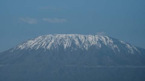 El Kilimanjaro es una de las montañas más importantes de África y sus glaciales están amenazados por el cambio climático.