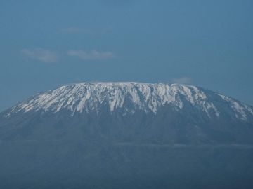 El Kilimanjaro es una de las montañas más importantes de África y sus glaciales están amenazados por el cambio climático.