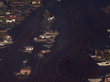 La lava del Cumbre Vieja ya consumió el barrio de Todoque en su primera colada, ahora La Laguna está siendo consumida por el magma.